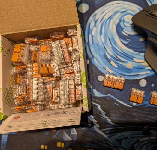 WAGO 221-415 Klemmen – orange Hebel öffnen, Kabel rein, Hebel schließen